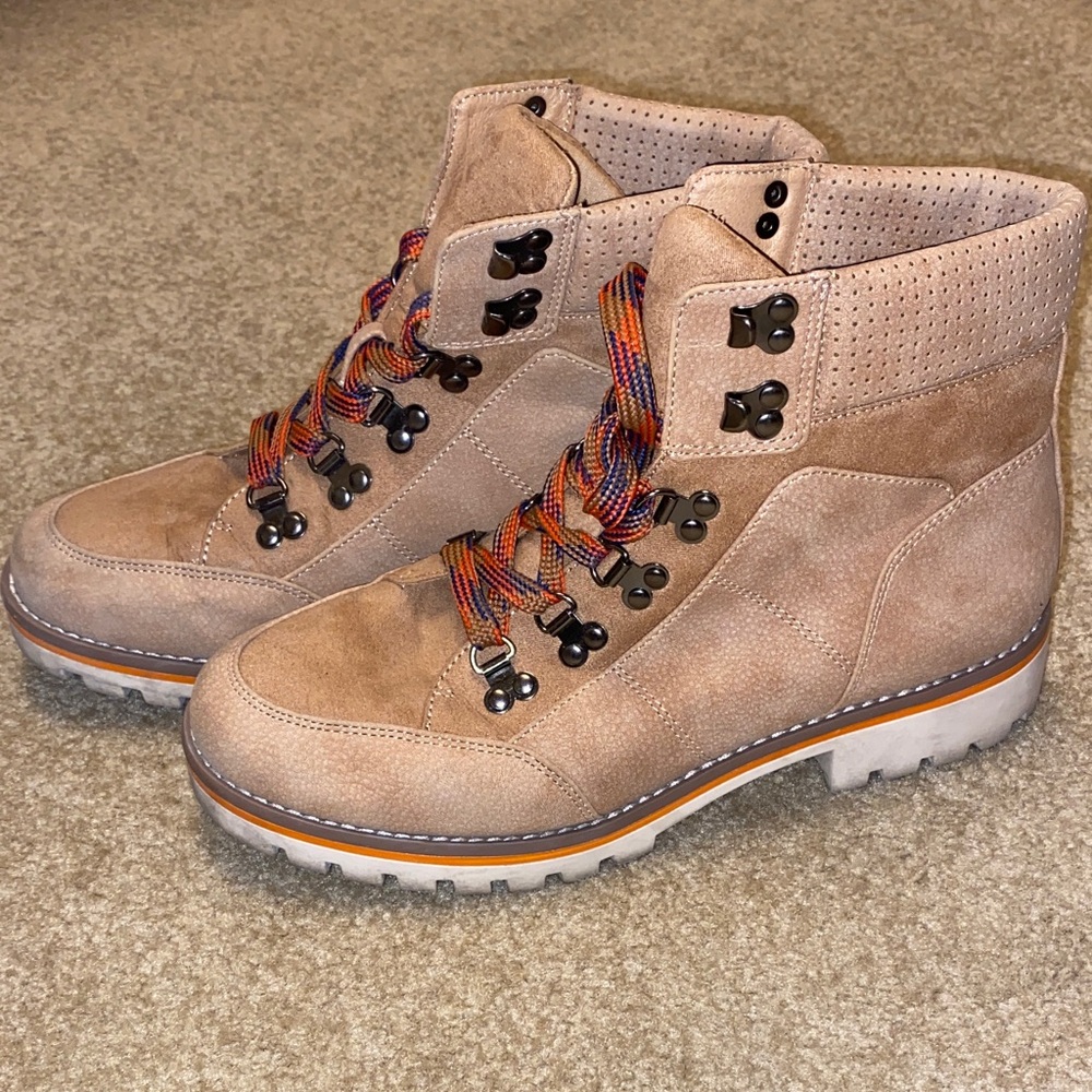 Women’s Tan Hiking Boots